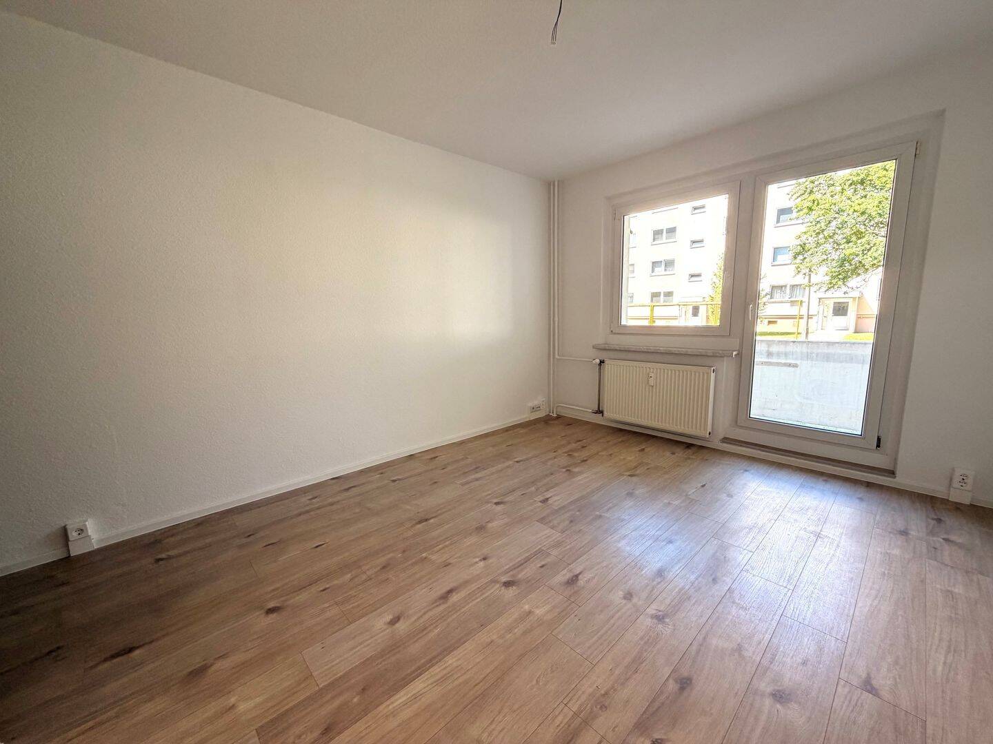 ** frisch sanierte 2 Zimmer mit Balkon im EG in ruhiger Lage**, 8529 Plauen
