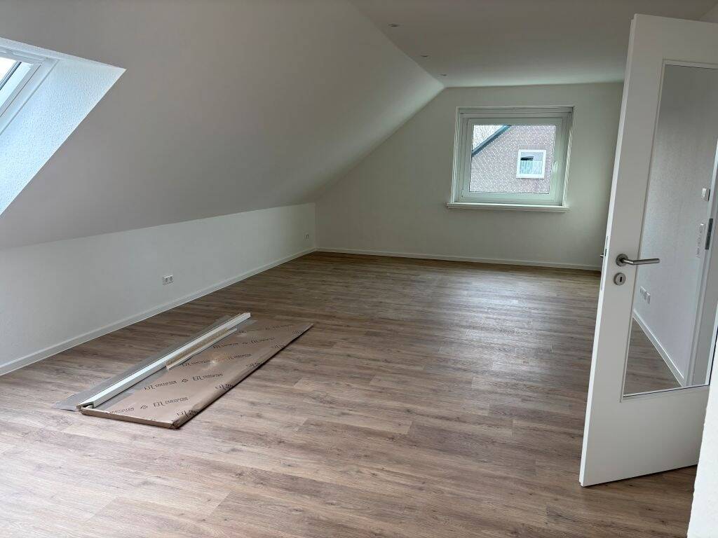 Erstbezug nach Modernisierung: Große 3-Zimmer-Whg. mit EBK & Fußbodenheizung!, 31535 Neustadt am Rübenberge