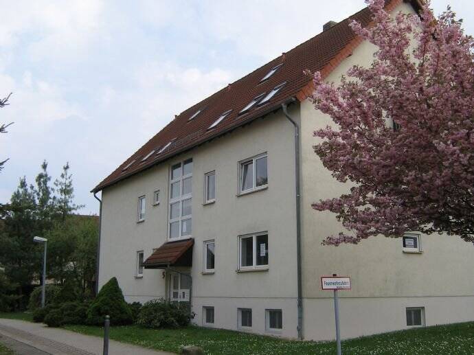 2-Raum Wohnung mit Einbauküche, Loggia und Pkw-Stellplatz, 8115 Lichtentanne