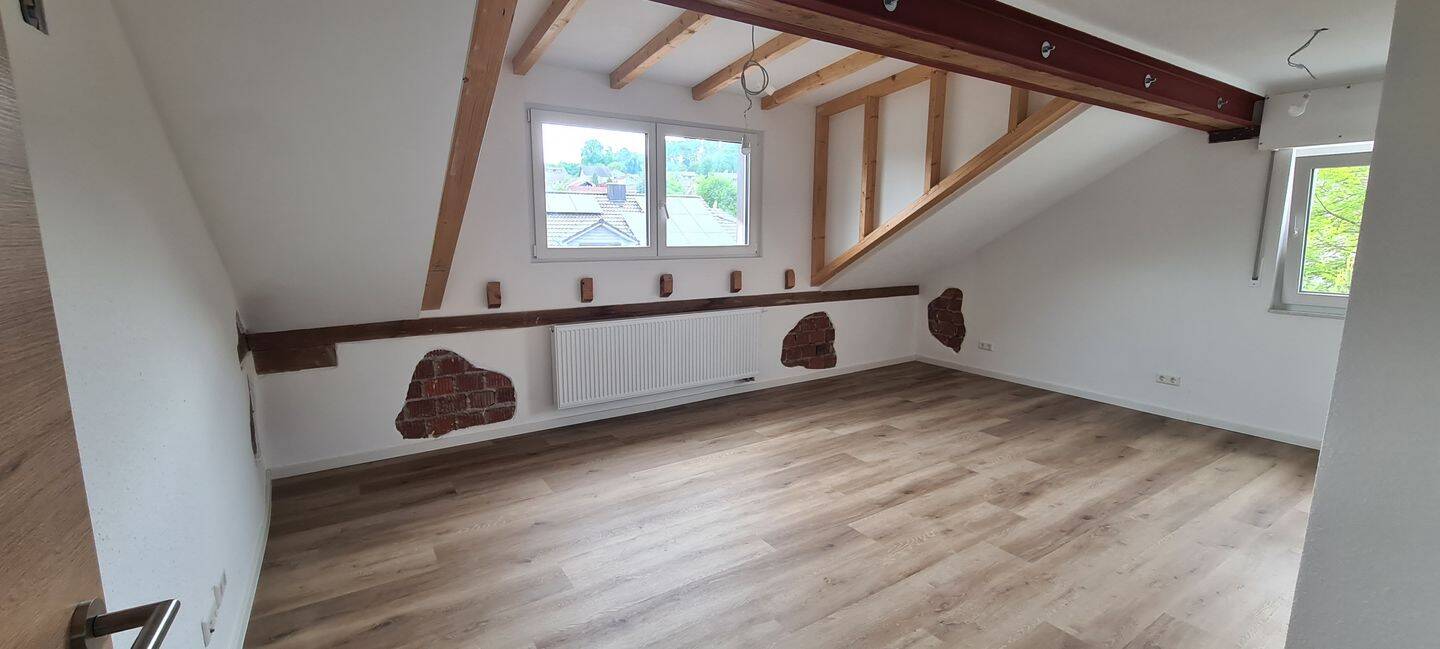 Helle 3 Zimmer DG Wohnung, 76327 Pfinztal