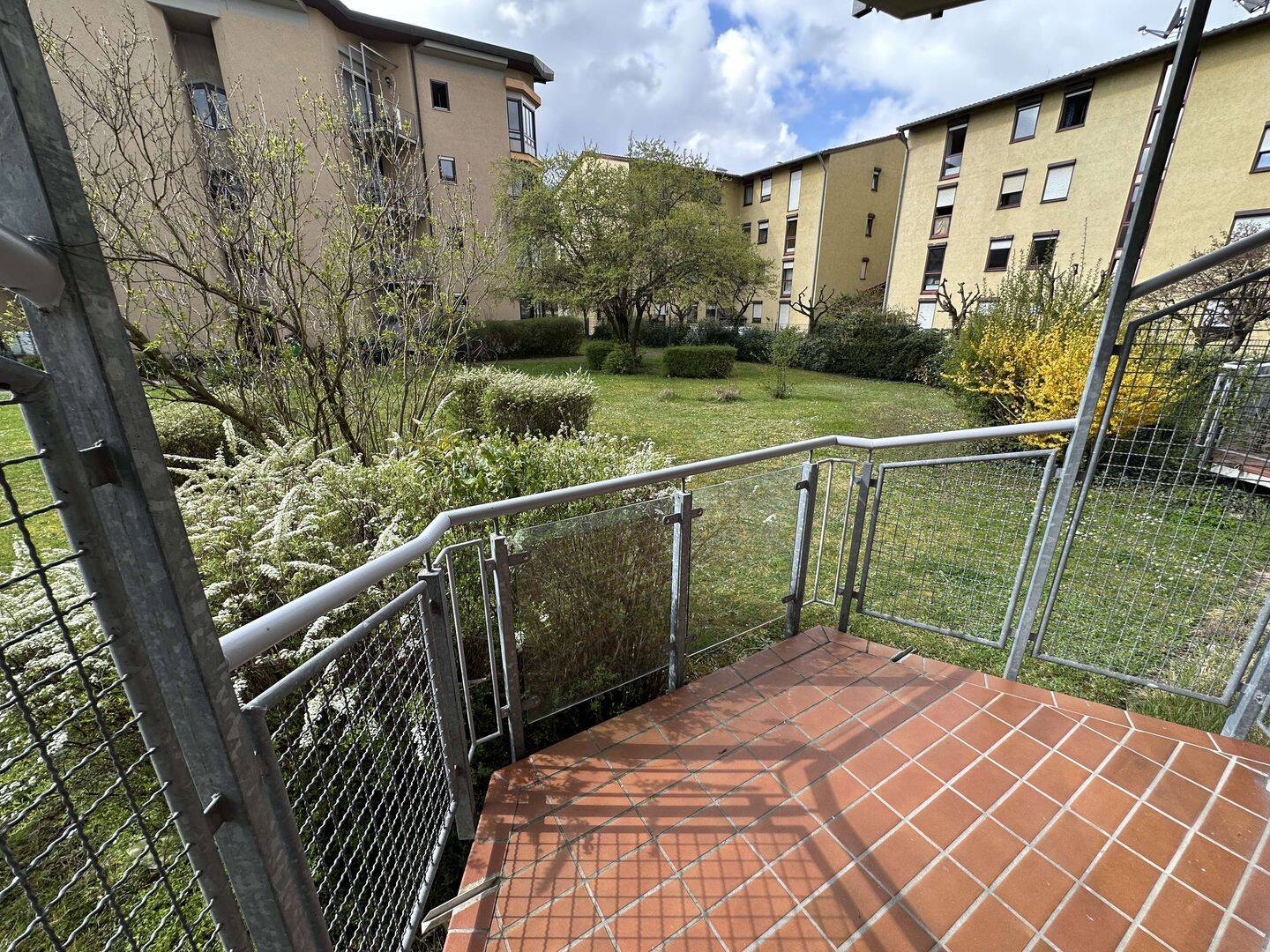 Reserviert-Bezugsfreie 2-Zimmer-Wohnung mit schönem Balkon & TG-Stellplatz in Freiburg-Littenweiler, 79117 Freiburg im Breisgau