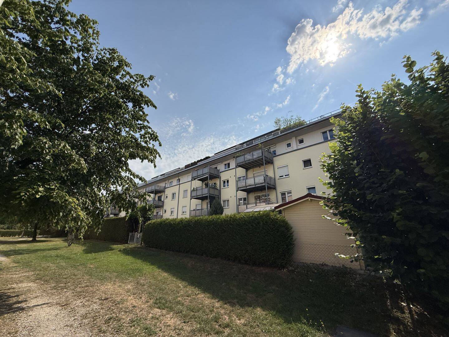 Einziehen und wohlfühlen: Kernsanierte Wohnung mit modernem Wohnkomfort, 86156 Augsburg (Bärenkeller Kriegshaber Oberhausen Pfersee)