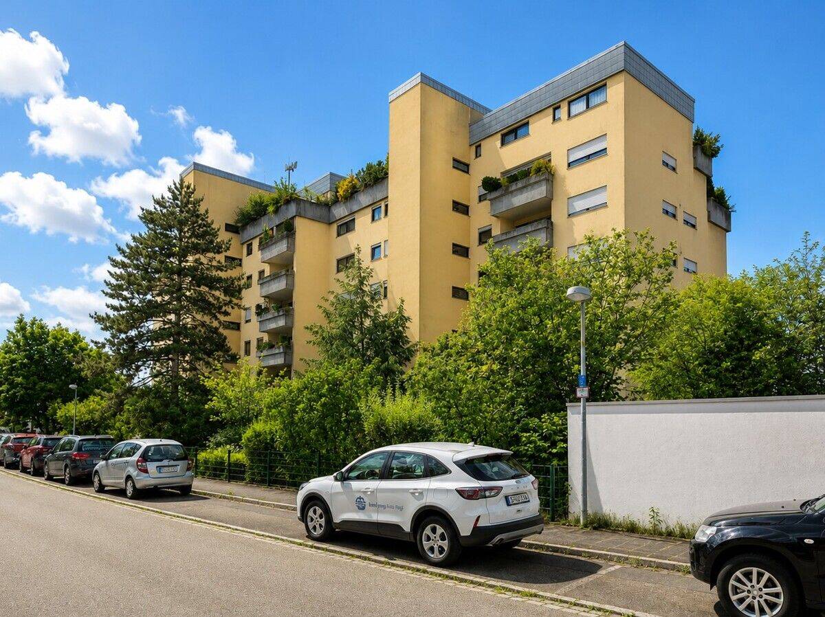 Großzügige 99 m²-Wohnung- Garage, Aufzug & Potenzial zur 4-Zi-Wohnung, zentrumsnah in Wendelstein, 90530 Wendelstein