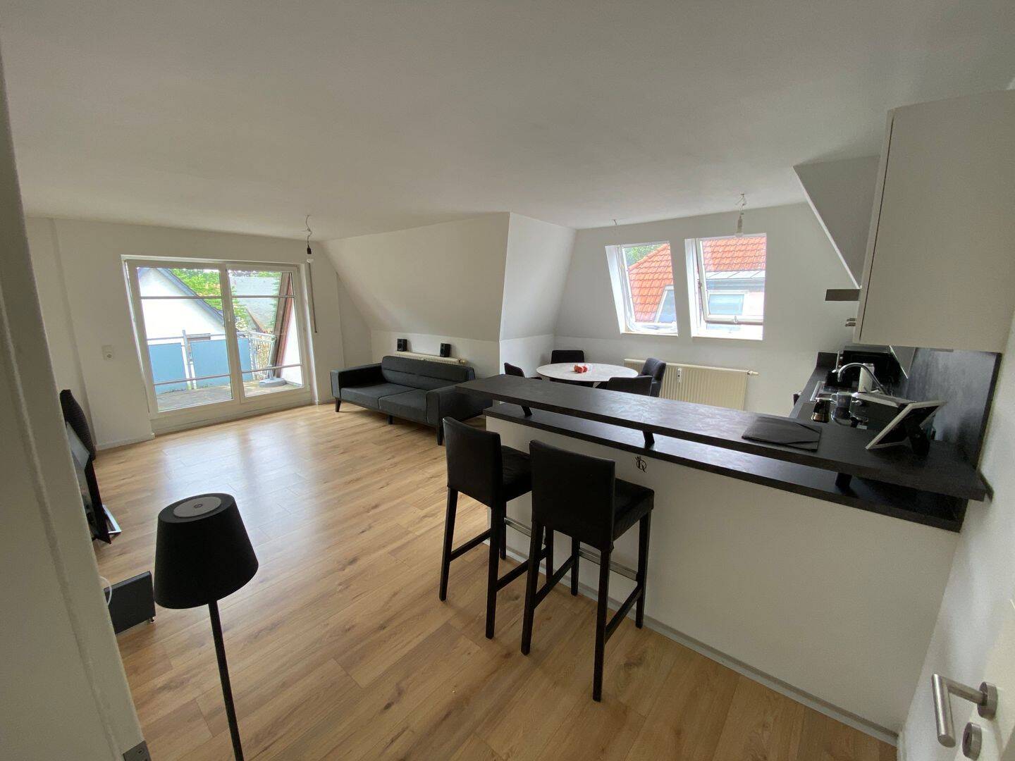 Möblierte 2-Zimmer-Wohnung mit Balkon in der Leubener Str. 34 in Dresden, 1279 Dresden (Blasewitz Laubegast Leuben Seidnitz/Dobritz Tolkewitz/Seidnitz-Nord)