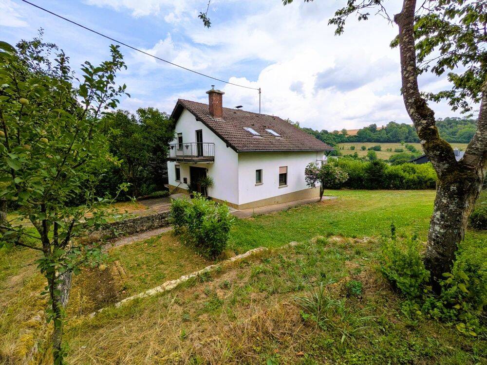 Freistehendes Einfamilienhaus mit 2 Garagen & großem Naturgarten in ruhiger Ortsrandlage von Mülbach, 54636 Mülbach