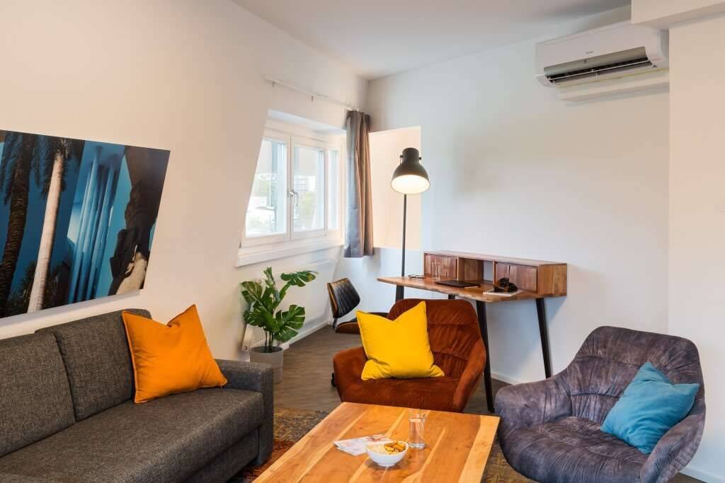 VOLLMÖBLIERT FLEXIBLE MIETDAUER 2,5-ZIMMER-WOHNUNG, 74629 Pfedelbach