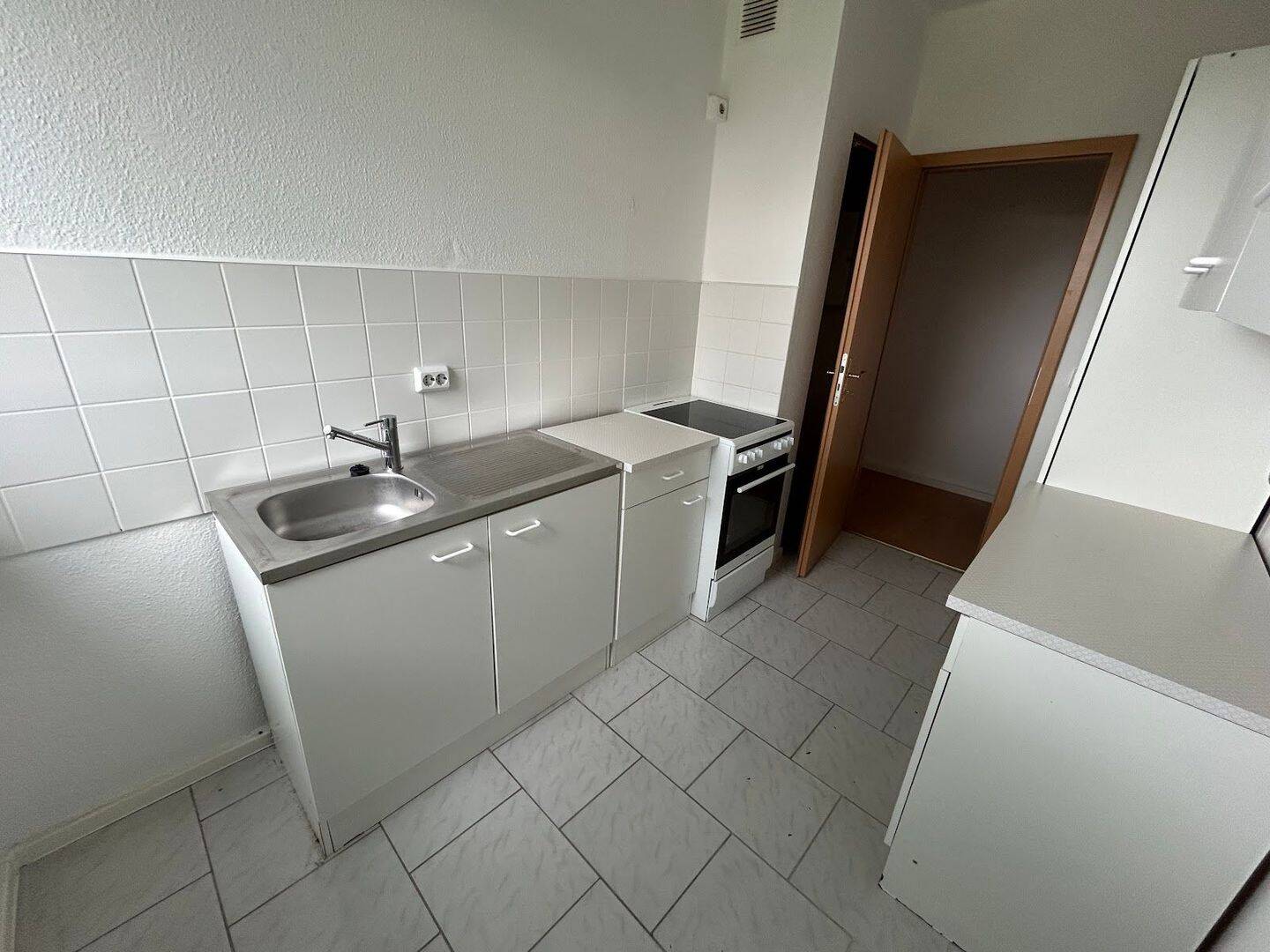 Nachmieter gesucht für 2-Zimmer-Wohnung mit Single-Pantry-Küche!, 6449 Aschersleben