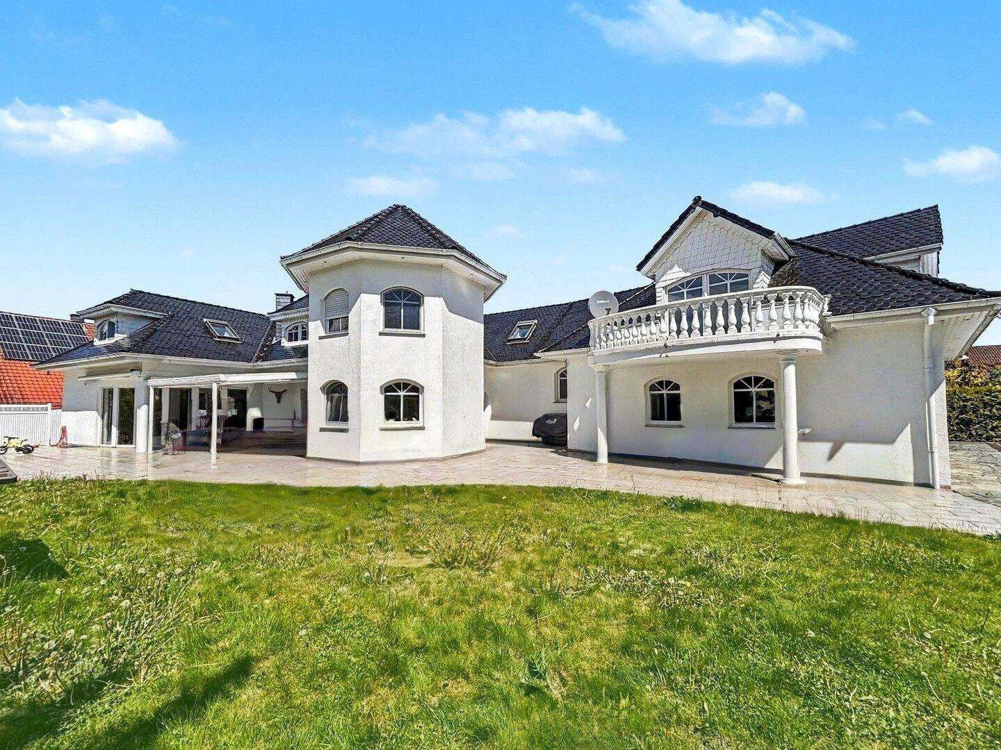 Exklusive Villa mit Privatsphäre und Feldrandlage – Ihr Wohntraum in Wolfsburg-Reislingen, 38446 Wolfsburg