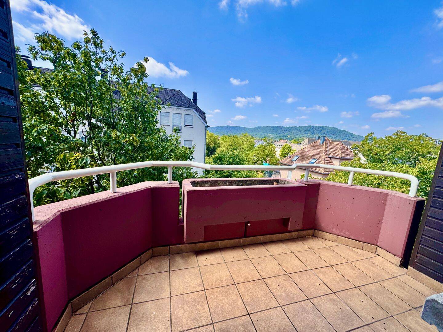 Sofort frei – zentral in Konz – mit Aufzug: 3-Zimmer-Eigentumswohnung mit Balkon und Einbauküche, 54329 Konz