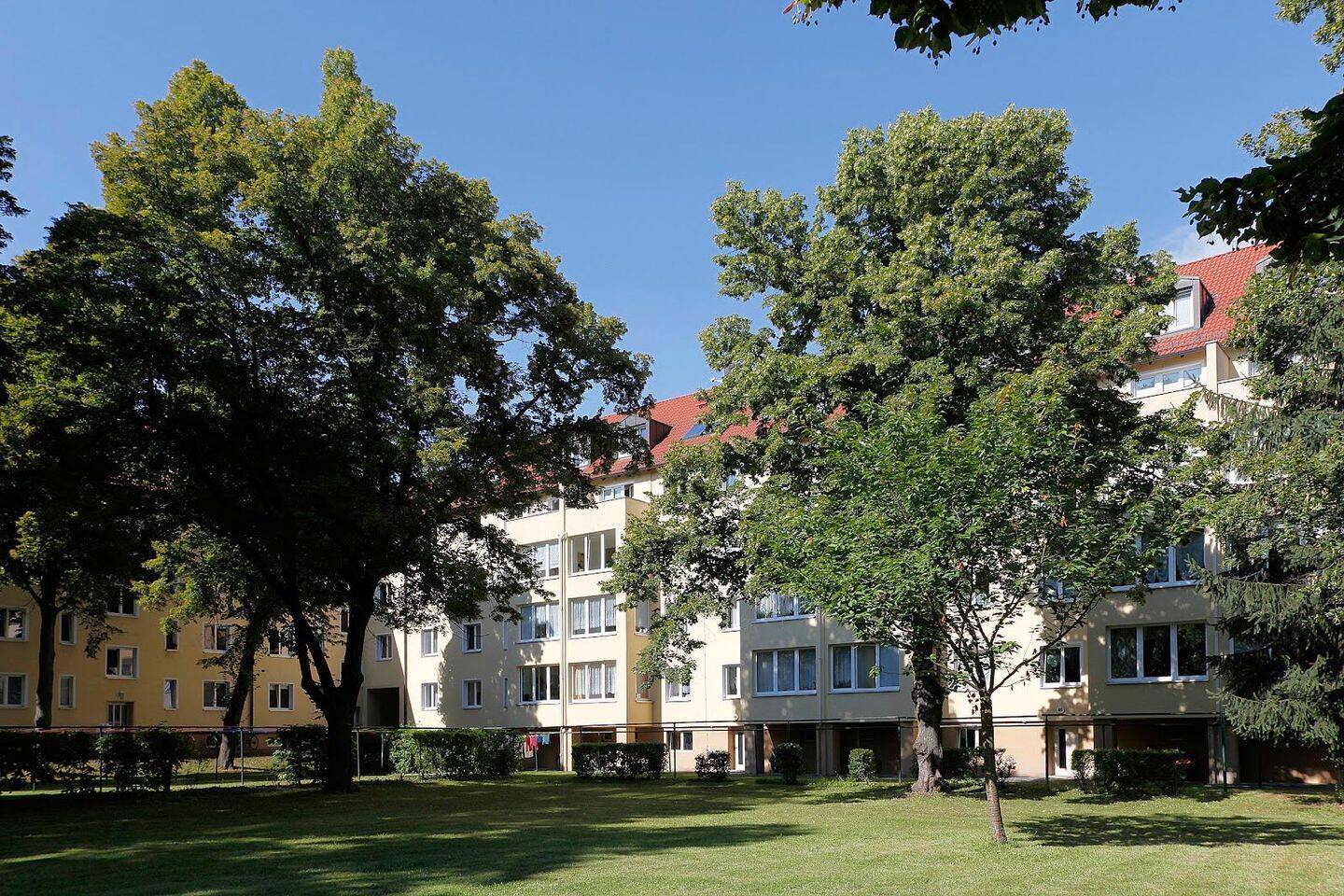 Schicke Dachgeschoss-Wohnung mit 4 Zimmern., 1309 Dresden