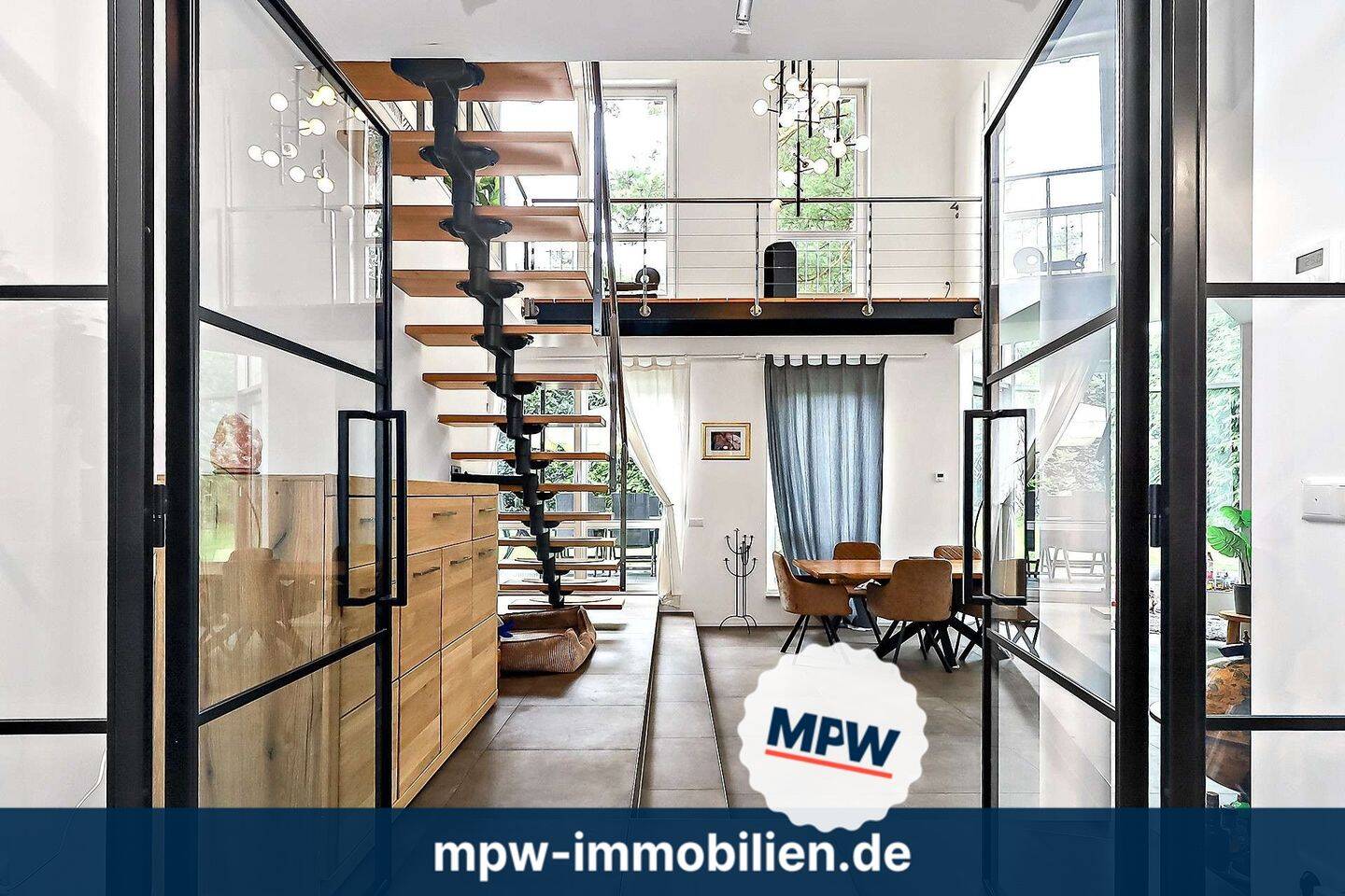 Luxuriöse Designvilla – eingebettet in eine Naturoase