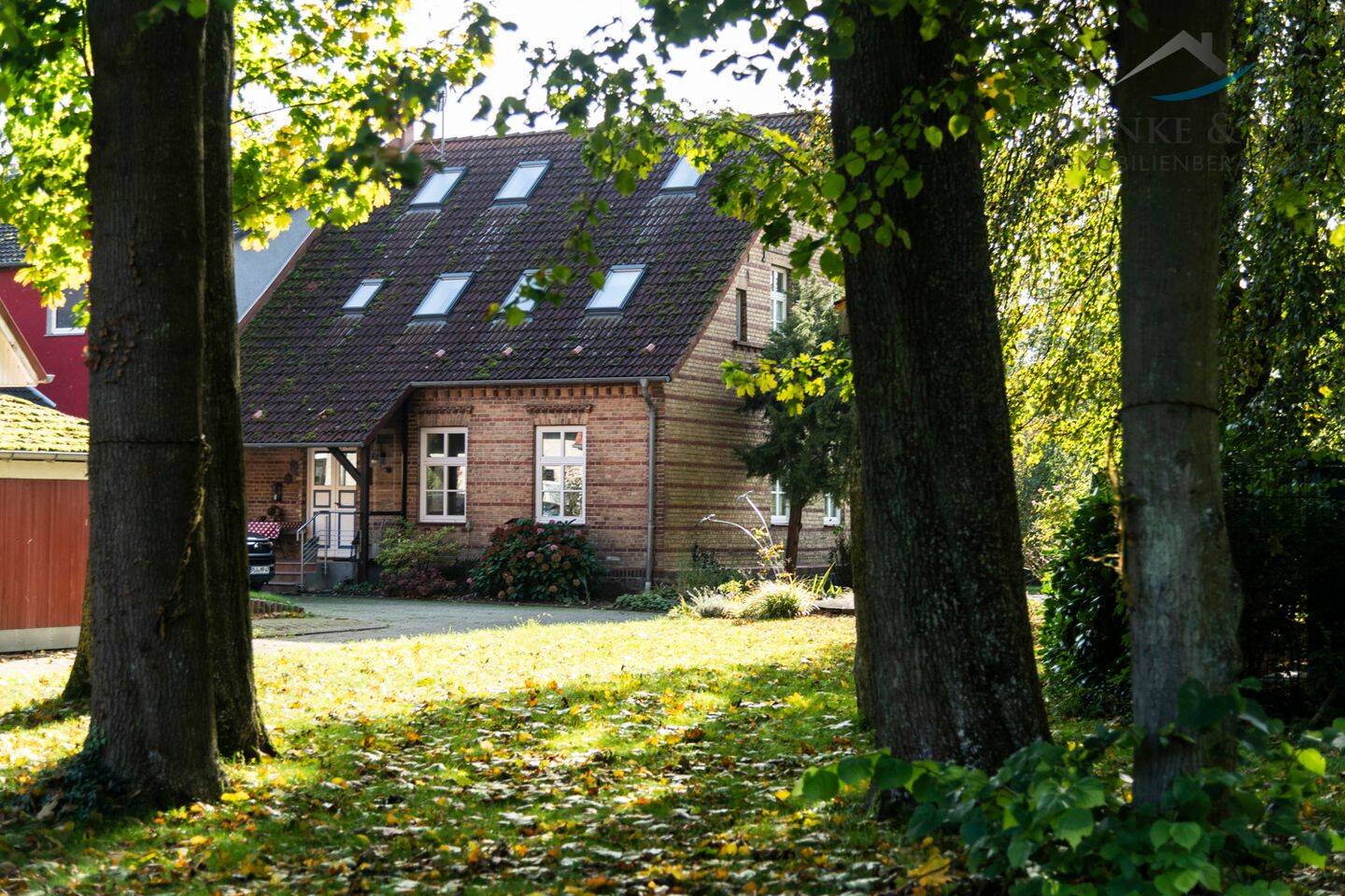+++ gepflegte Gutshaus-Hälfte mit großem Grundstück und Saunahaus|Seltenheit +++, 18519 Sundhagen