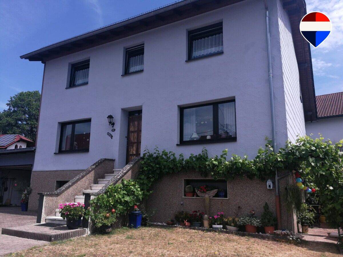 Einfamilienhaus mit viel Platz, großer Garage und vielseitigen Nutzungsmöglichkeiten in Büschfeld, 66687 Wadern