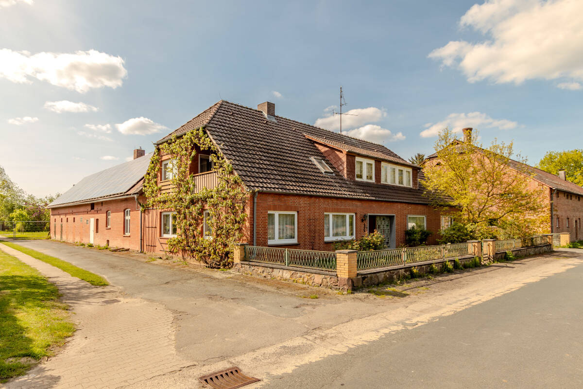 Idyllischer Resthof mit großzügigen Nebengebäuden in Ortsrandlage, 29482 Küsten