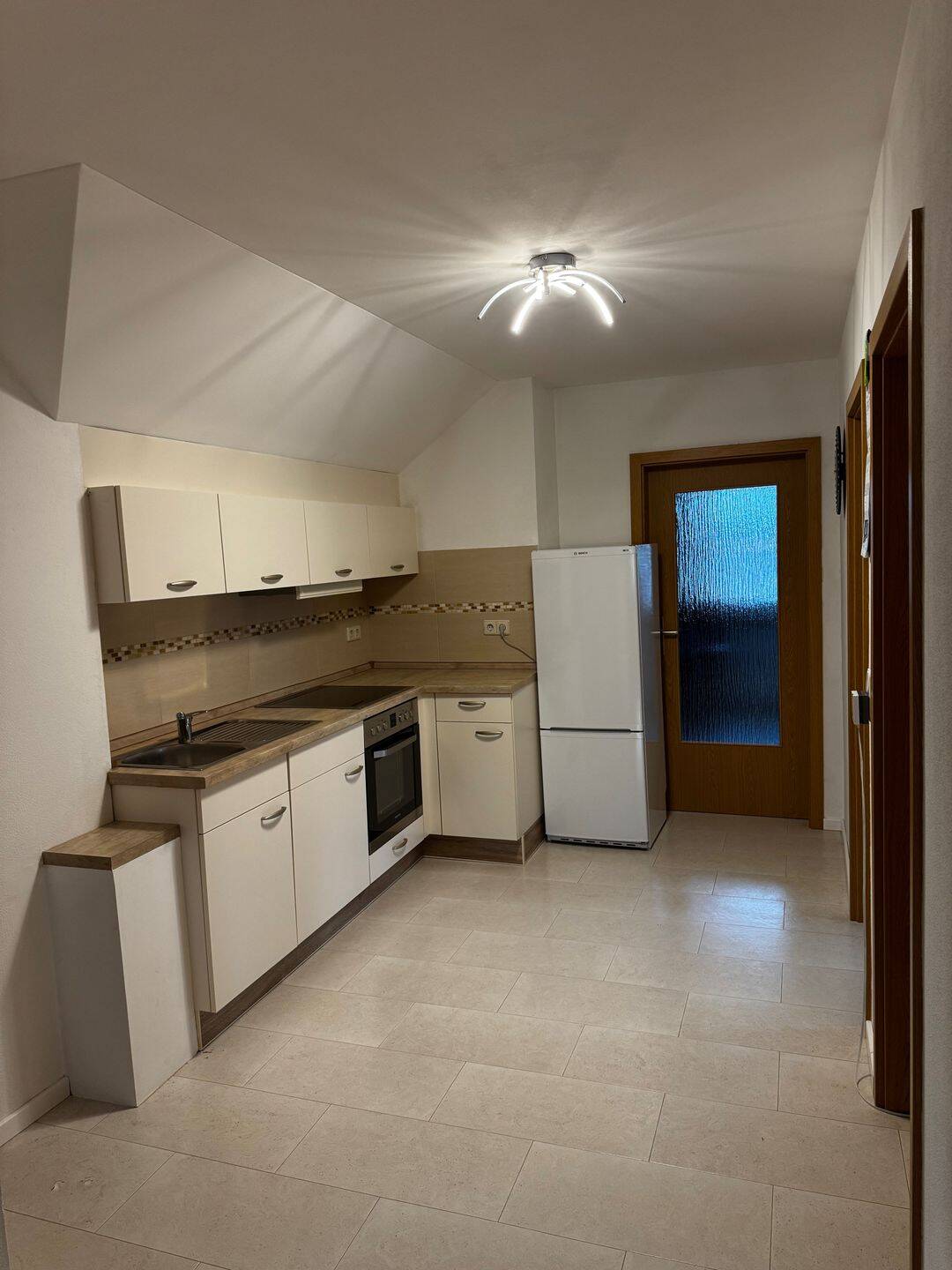 3 Zimmer Dachgeschosswohnung mit Balkon, 85139 Wettstetten