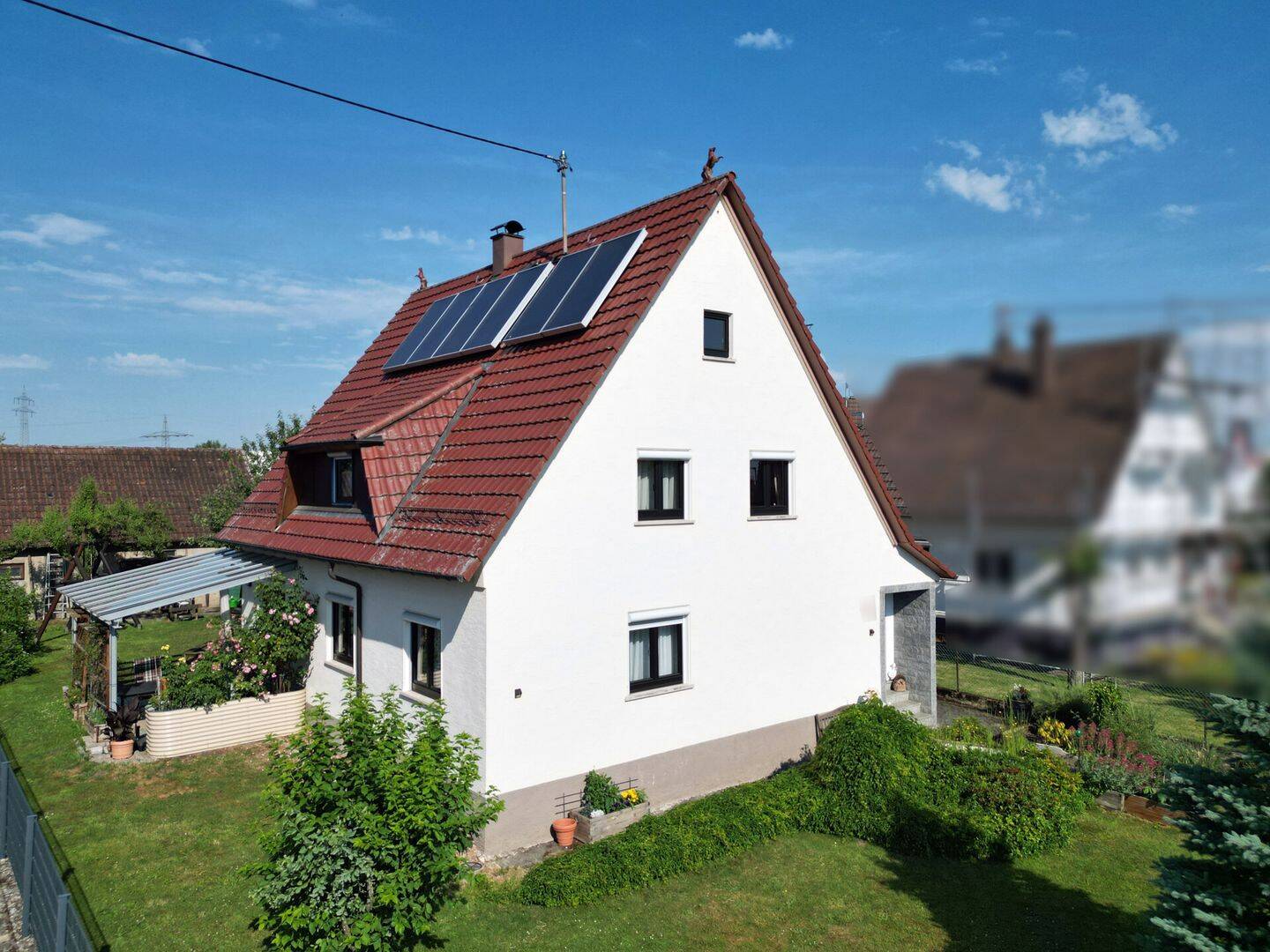 Doppelt wohnen, einfach glücklich. 2 Wohnungen. 6 Zimmer auf 163 m². Gartenoase. Terrassen. Garagen., 78554 Aldingen