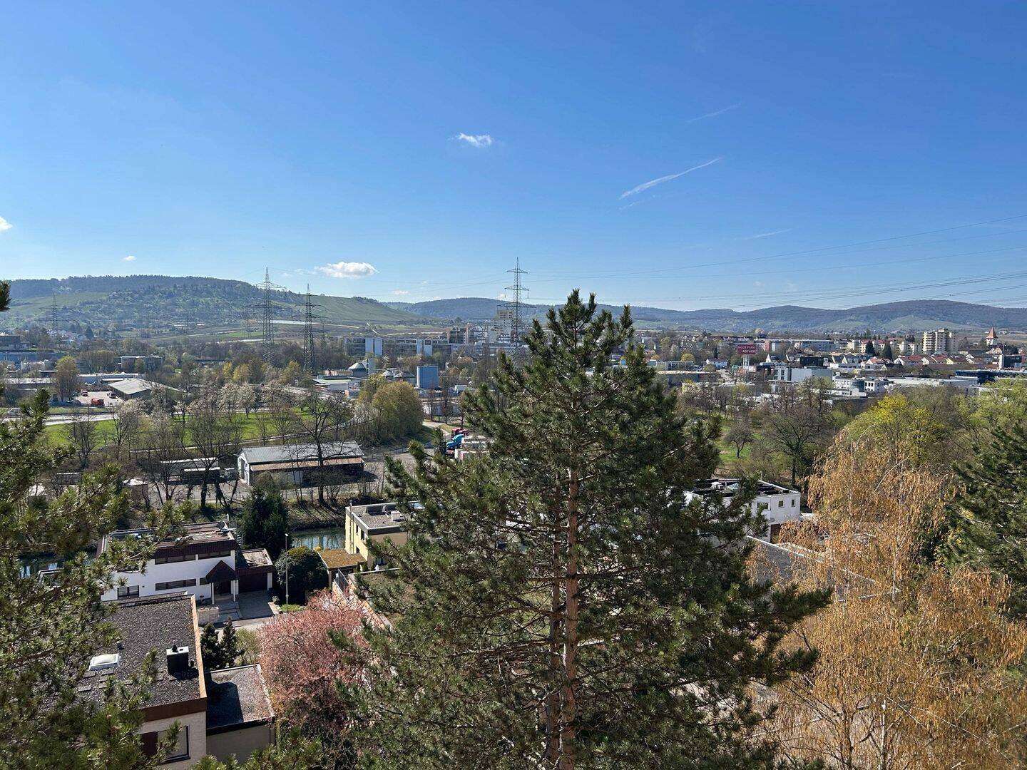 Sofort einziehen in Weinstadt-Großheppach 3 Zimmerwohnung mit Aufzug und Tiefgaragenstellplatz, 71384 Weinstadt
