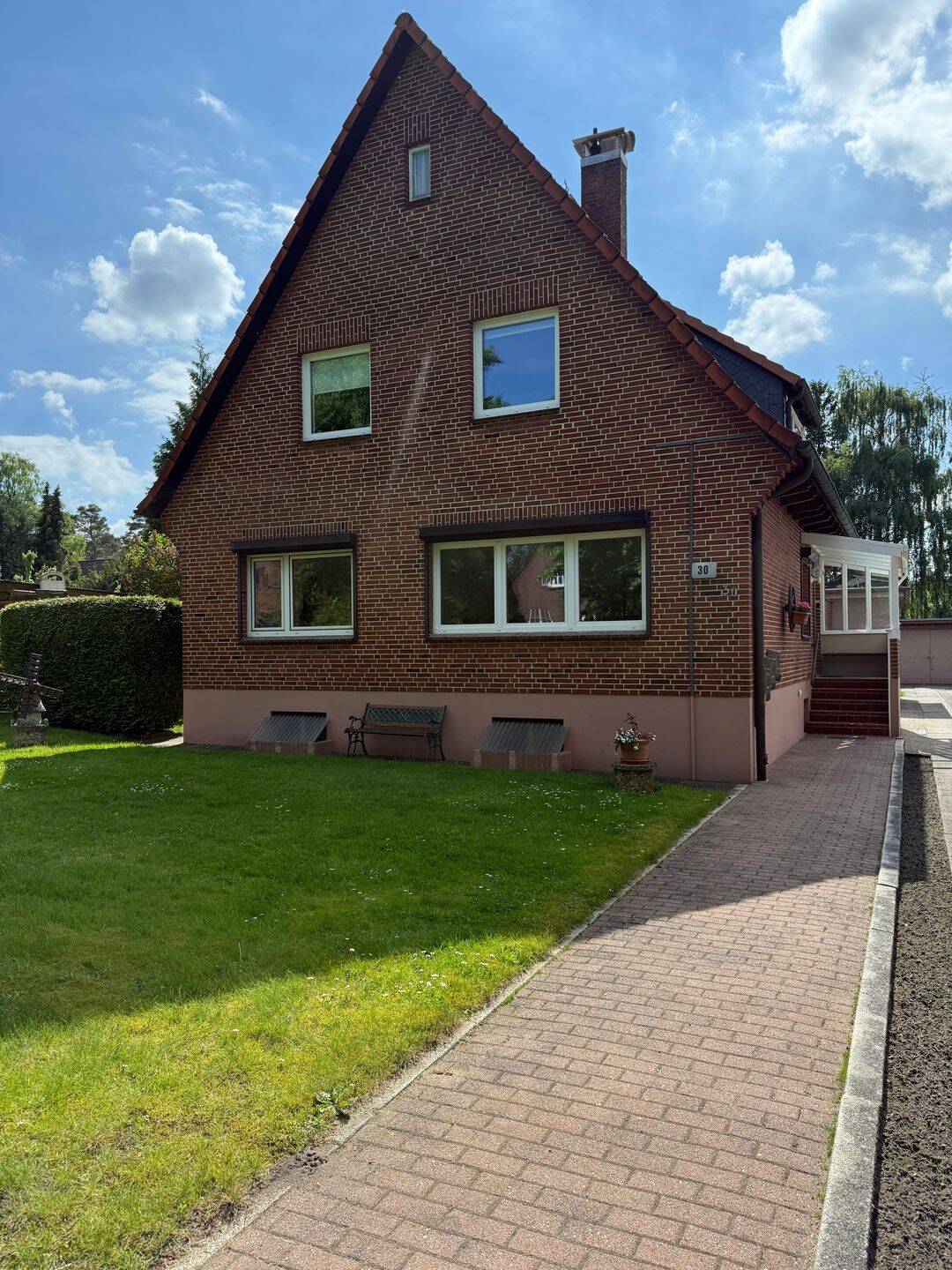 Möblierte, neu renovierte 3-Zimmer Wohnung mit Garage und Gartennutzung. Zeitmietverhältnis 3-12 Monate., 21149 Hamburg (Harburg Hausbruch Neugraben-Fischbek)