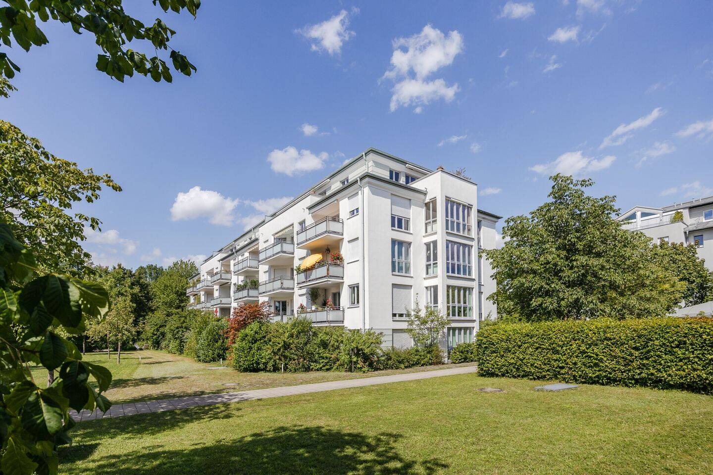 Parklage Bogenhausen, Bj. 2001, 8 m² W-Blk., Erbpacht – Bes. Sa. 8.8.