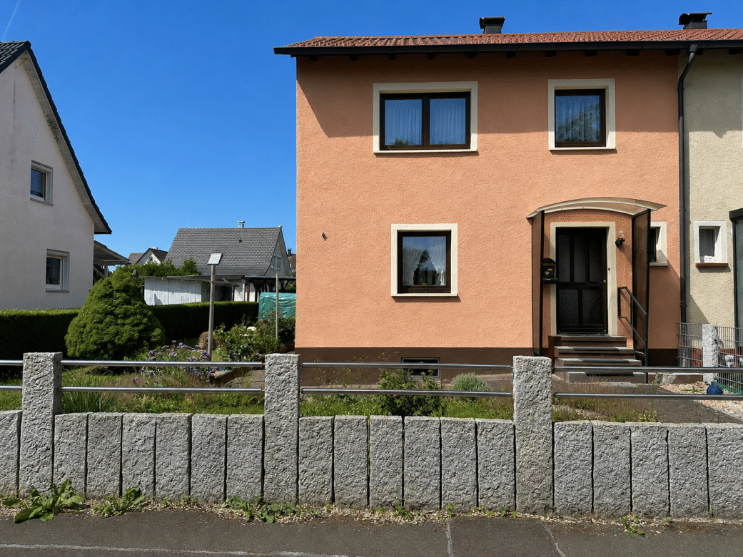 Gemütliche Doppelhaushälfte mit Kamin, Garten und modernisiertem Erdgeschoss, 78647 Trossingen