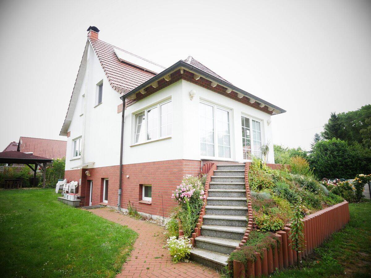 Solides Einfamilienhaus mit großzügigem Wohnbereich, Vollkeller und Garage!, 23972 Dorf Mecklenburg