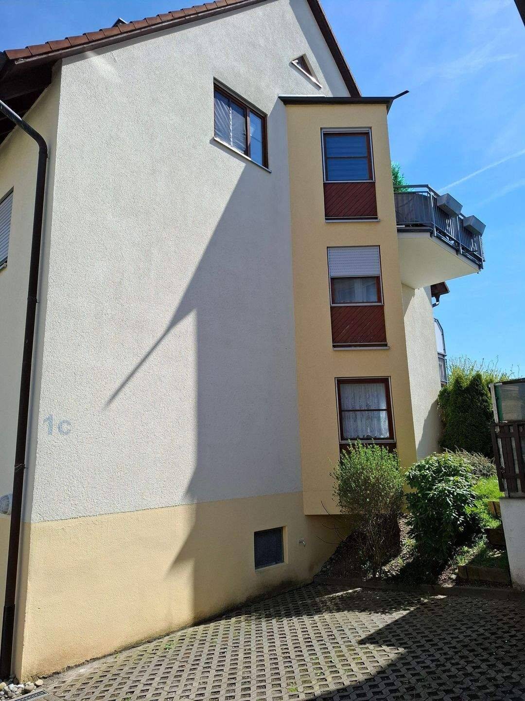 Schöne 2 Zimmer DG Wohnung mit Tiefgarage in Rielasingen-Worblingen, 78239 Rielasingen-Worblingen