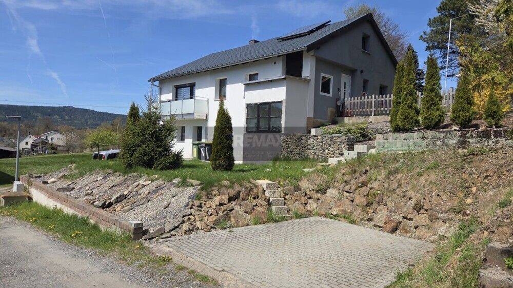 Modernisiertes Einfamilienhaus mit Wärmepumpe, PV, Garage, Stellplätze und  Einliegerwohnung, 95709 Tröstau