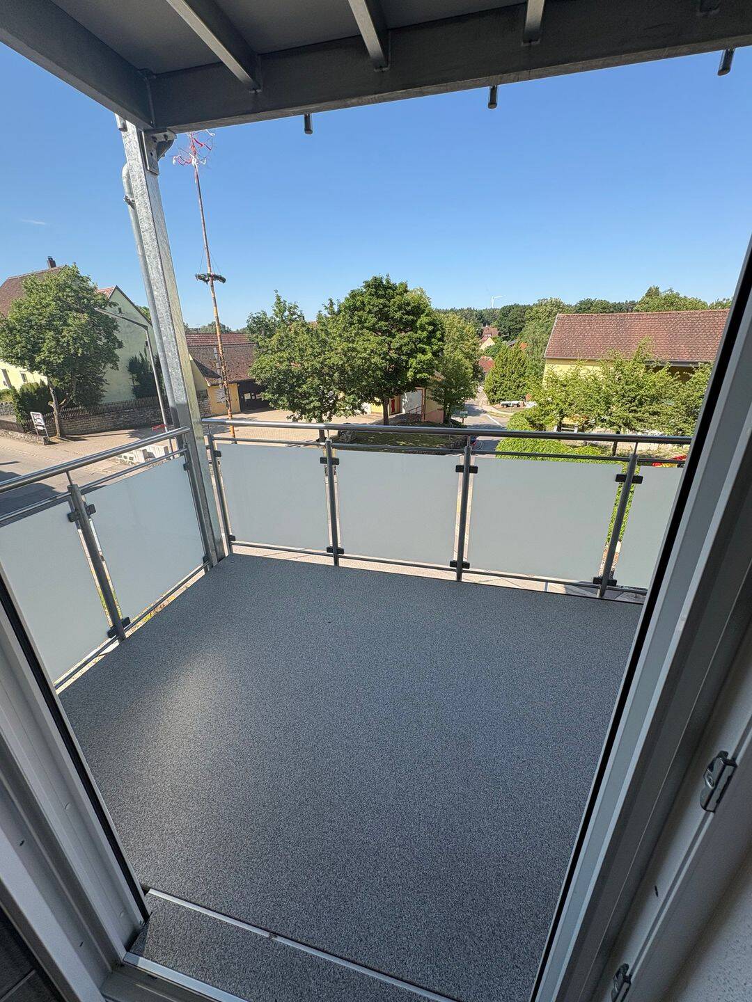 ERSTBEZUG: 2-Zimmer-Wohnung mit Balkon und Einbauküche, 91596 Burk