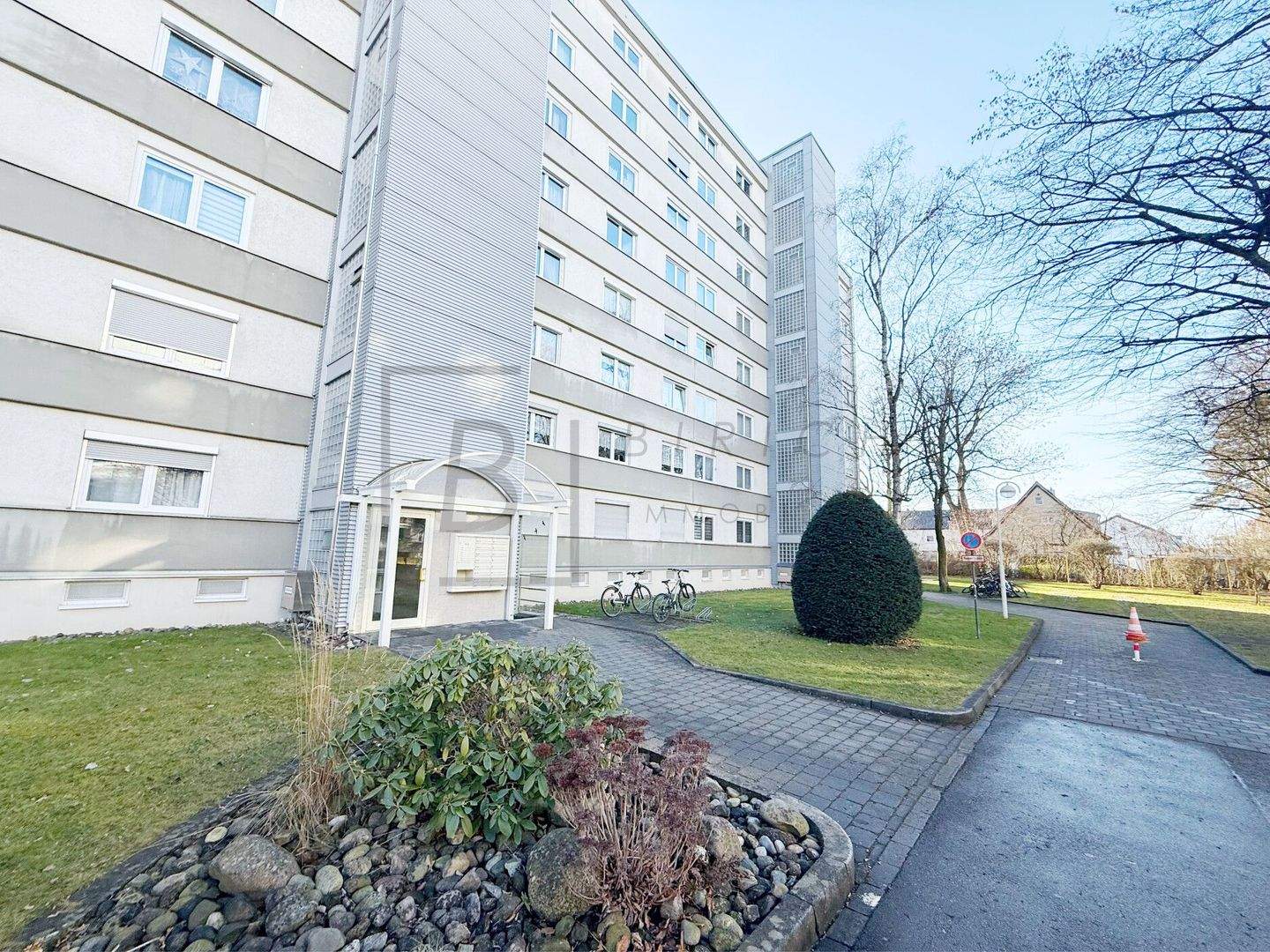 Sofort bezugsfrei: Gepflegte 4,5-Zimmer-Wohnung mit Garage, Balkon & Aufzug, 89231 Neu-Ulm