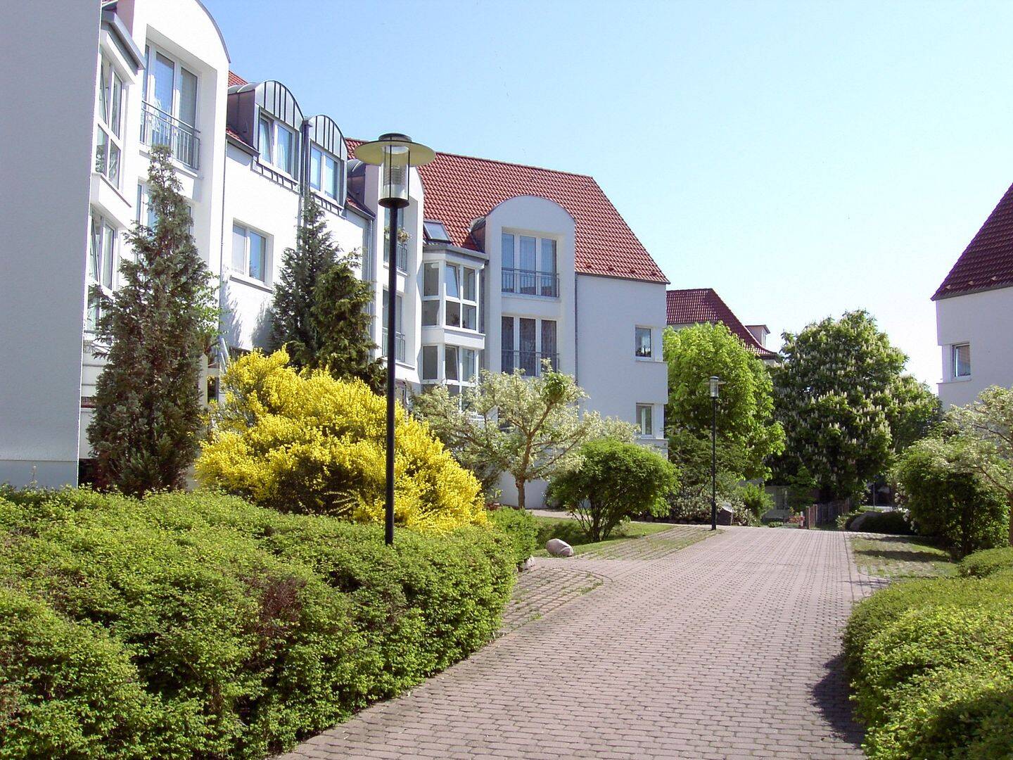 Unter 1.900,- €/m²: Schöne 2-Zimmerwohnung – langjährig vermietet – mit Loggia im Hochparterre, 4159 Leipzig (Lützschena-Stahmeln Möckern Wahren)