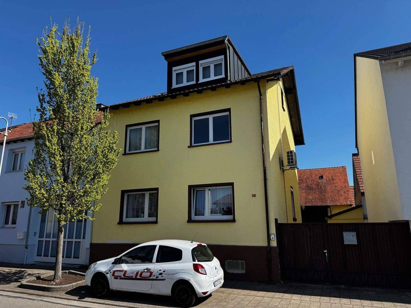Zweifamilienwohnhaus mit modernisiertem OG, großer Scheune und Bauplatz in 2. Reihe. Auch als 3-FH nutzbar., 68789 St. Leon-Rot (Sankt Leon)
