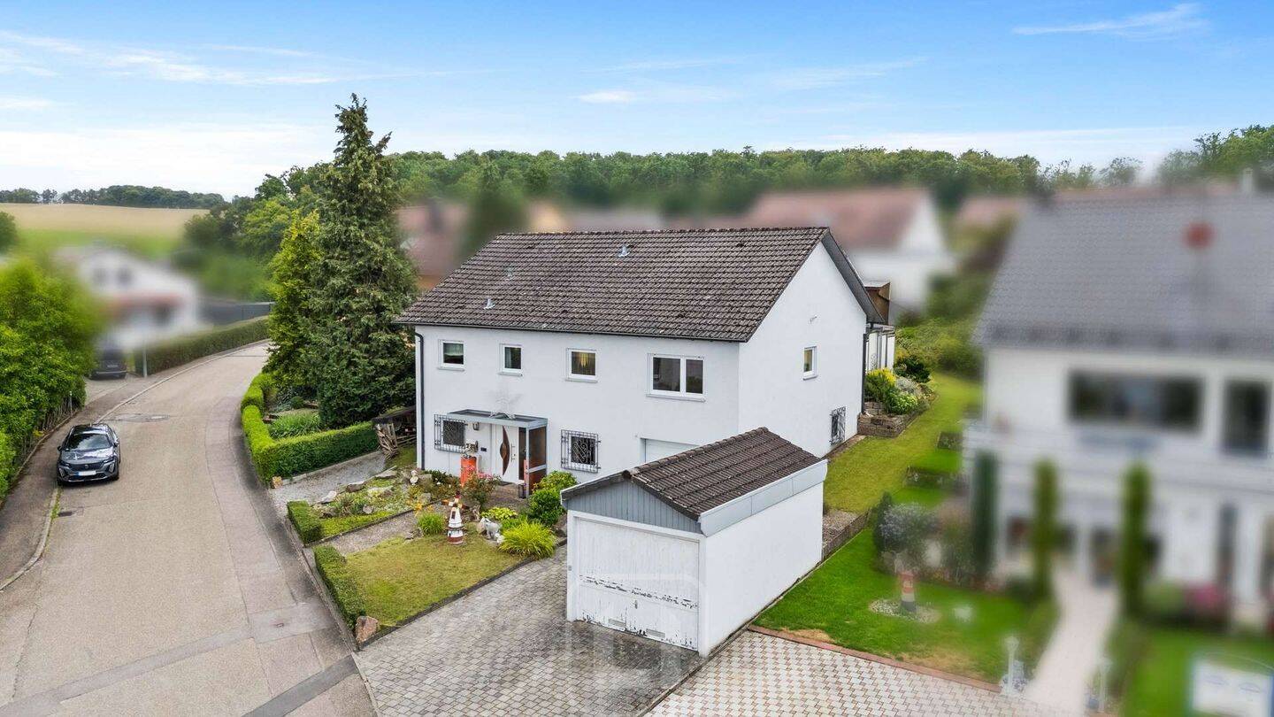 Großzügiges Einfamilienhaus | 205?m² WoFl. | Traumgarten & Terrasse | 2 Garagen, 75446 Wiernsheim