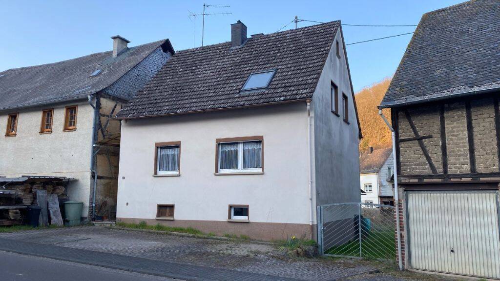 Einfamilienhaus mit möglicher Einliegerwohnung, 55758 Niederhosenbach