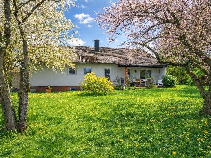 Stilvolles Wohnen mit Weitblick: Exklusiver Bungalow in ruhiger Wohnlage, 66504 Bottenbach