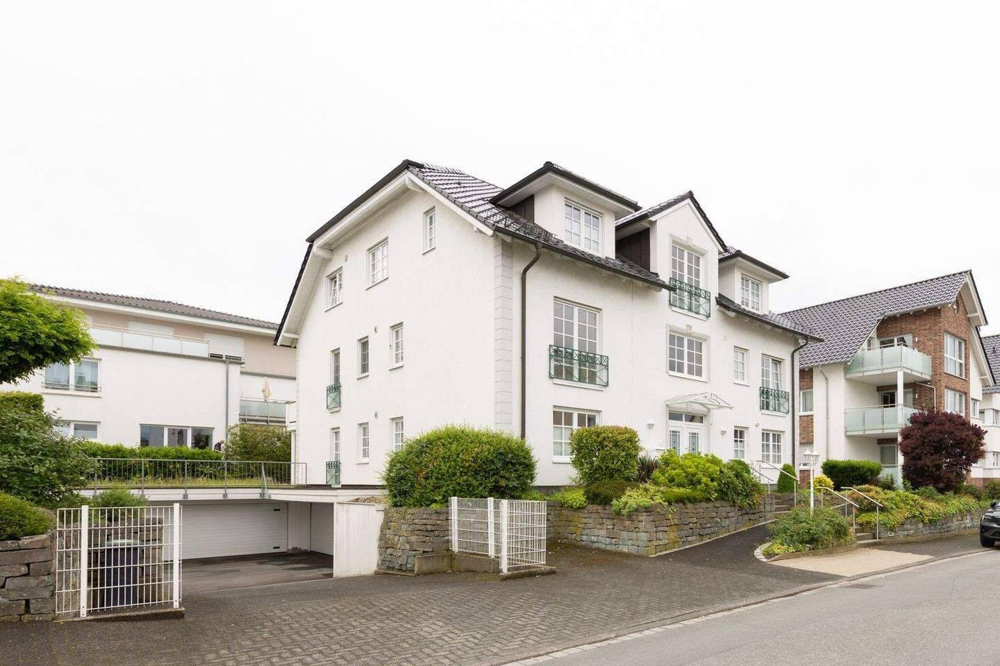 — Top Lage am Kurpark — komfortable Wohnung mit Aufzug und Tiefgarage ! —, 59505 Bad Sassendorf