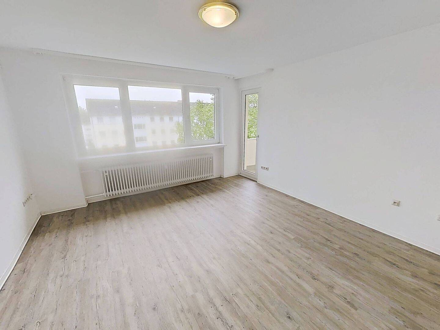Große 3-Zimmer-Wohnung mit BALKON und viel Komfort in Paderborn-Sennelager