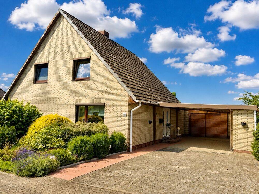Viel Platz zum Wohlfühlen – Einfamilienhaus mit Garten und zwei Terrassen in Heide-Süderholm, 25746 Heide