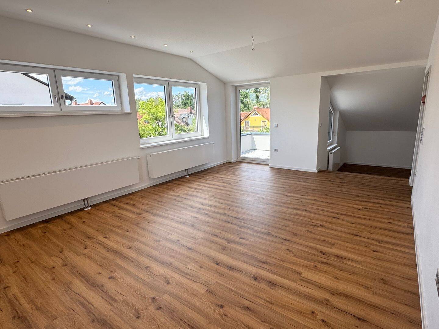 Moderne 4-Zimmer-Wohnung mit Dachterrasse und Einbauküche, 92637 Weiden i.d. OPf. (Weiden)