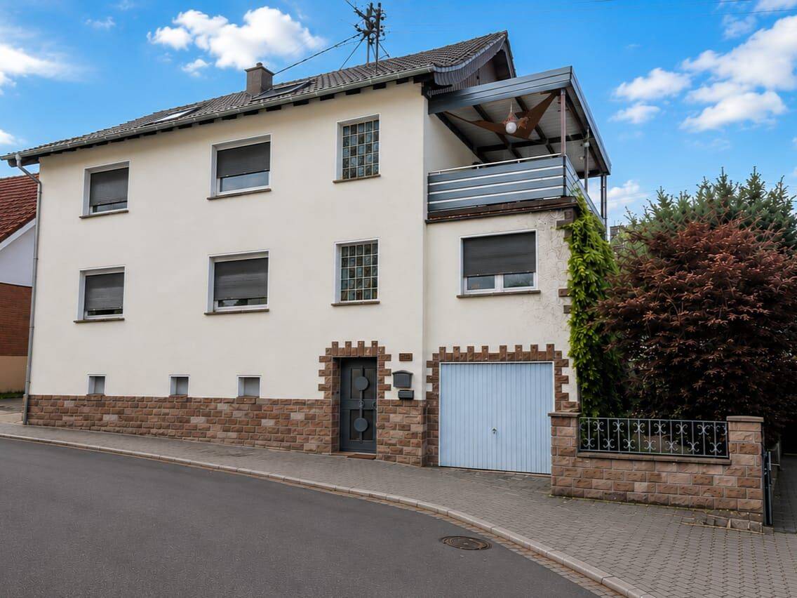 Großzügiges Wohnhaus mit Garage und Garten in ruhiger Lage von Dudweiler, 66125 Saarbrücken