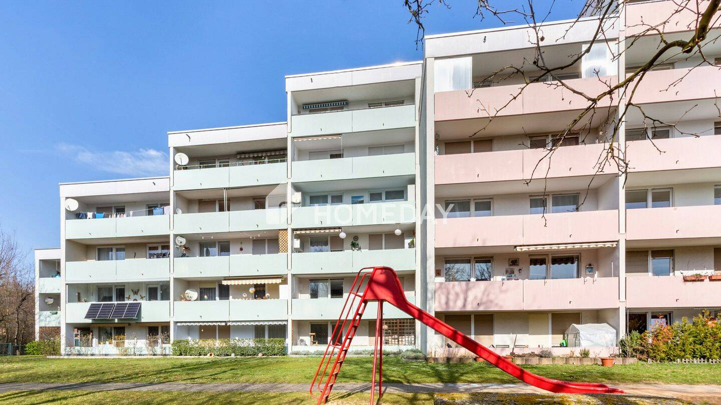 Großzügiges Familiennest mit tollem Weitblick – Dachgeschosswohnung mit beeindruckender Loggia, 97076 Würzburg (Grombühl Lengfeld)