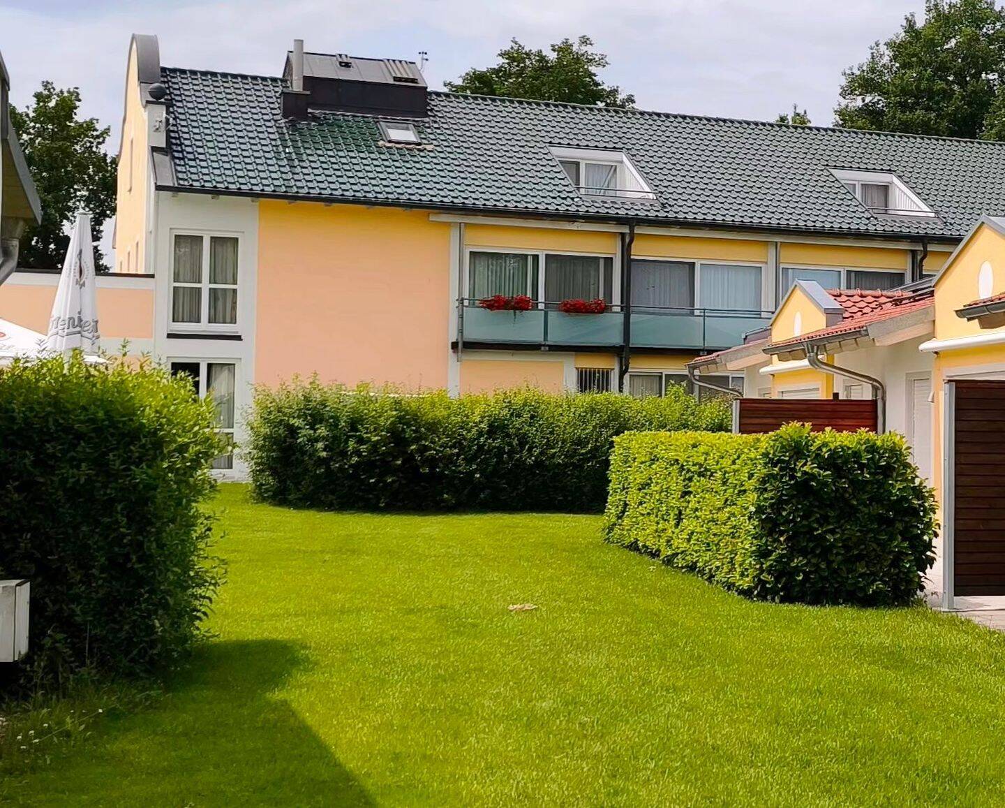 Exklusives Chalets am Golfplatz Penning – Ferienwohnsitz mit Potential zur touristischen Vermietung, 94094 Rotthalmünster