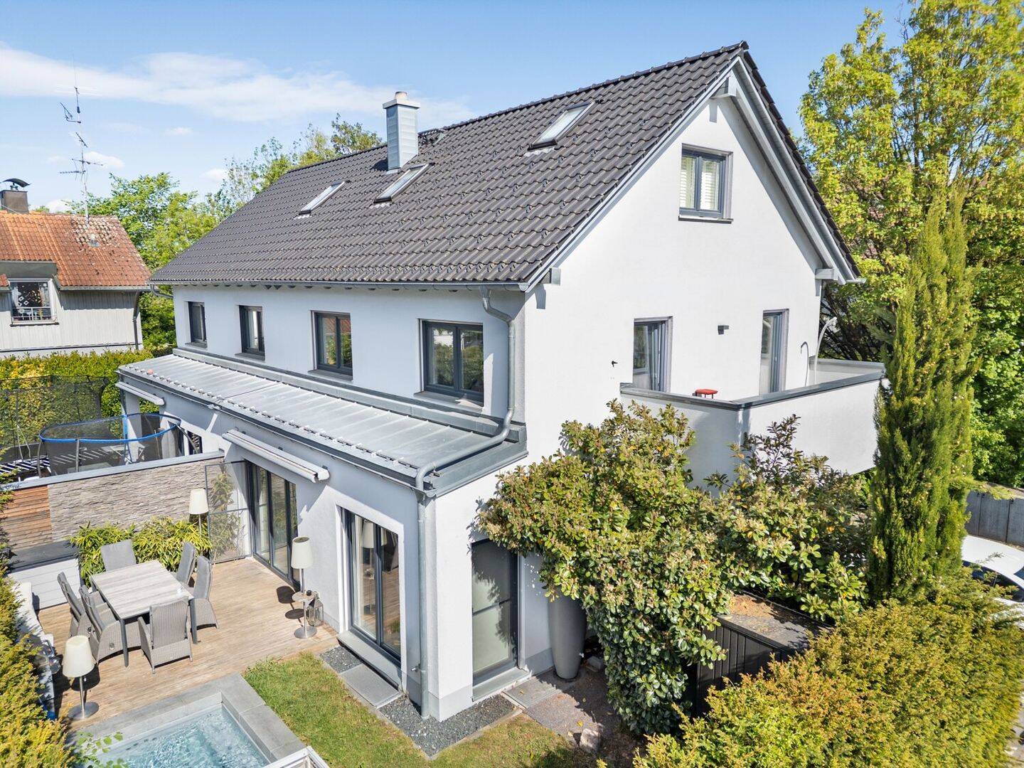 Moderne Doppelhaushälfte mit exklusiver Ausstattung in Ismaning, 85737 Ismaning