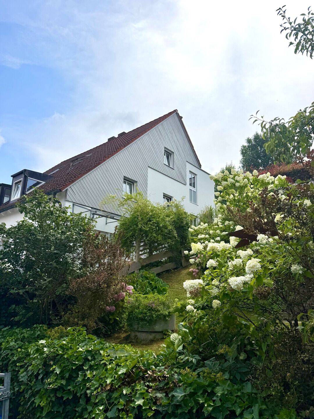 Wohnen im Grünen mit Stadtnähe. Modernisierte Doppelhaushälfte in ruhiger Höhenlage, 84036 Landshut