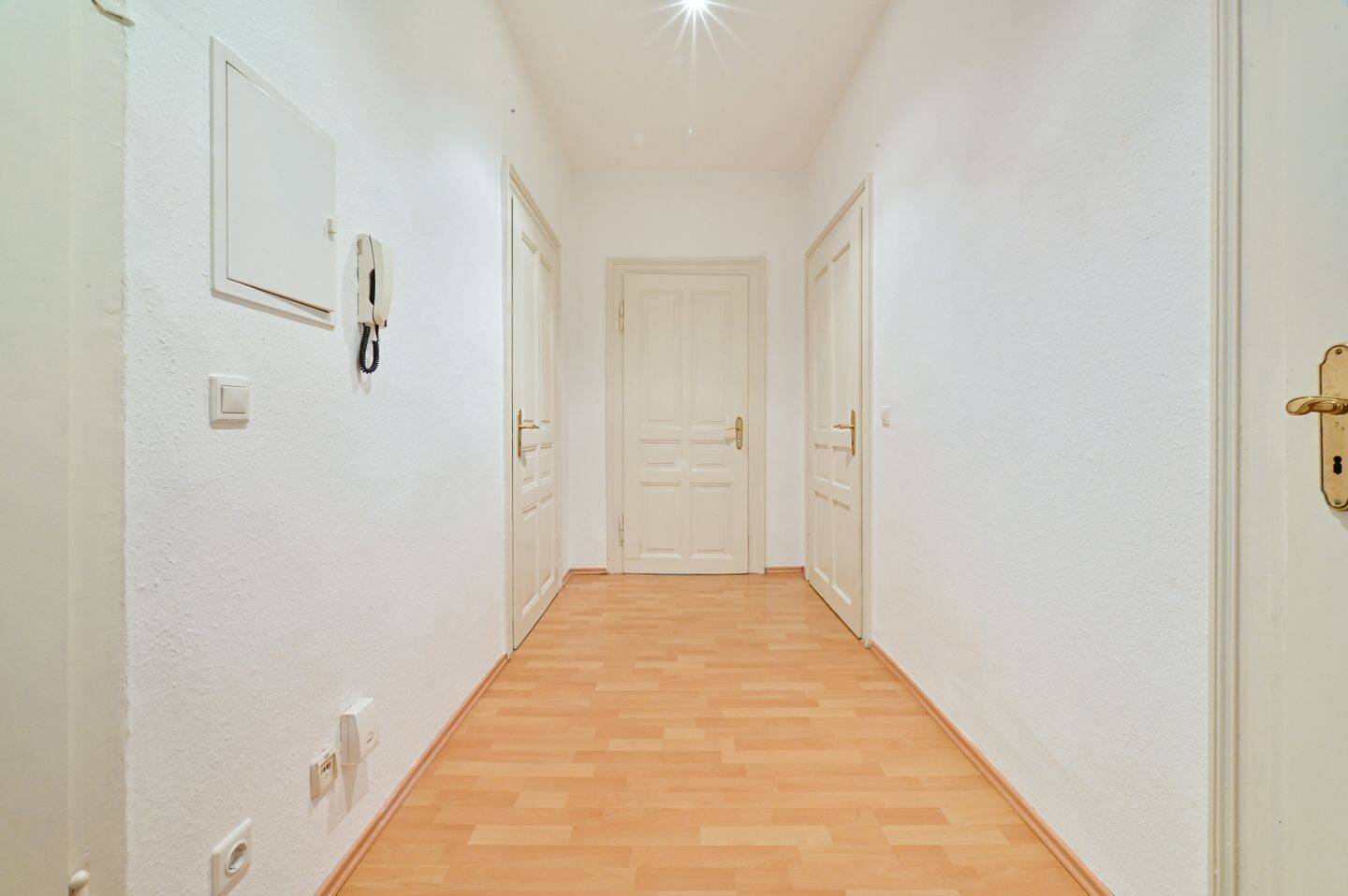 Helle 3-Raum-Wohnung mit Balkon im denkmalgeschützten Haus auf dem Chemnitzer Sonnenberg – Chemnitz – Bild 1 von 1