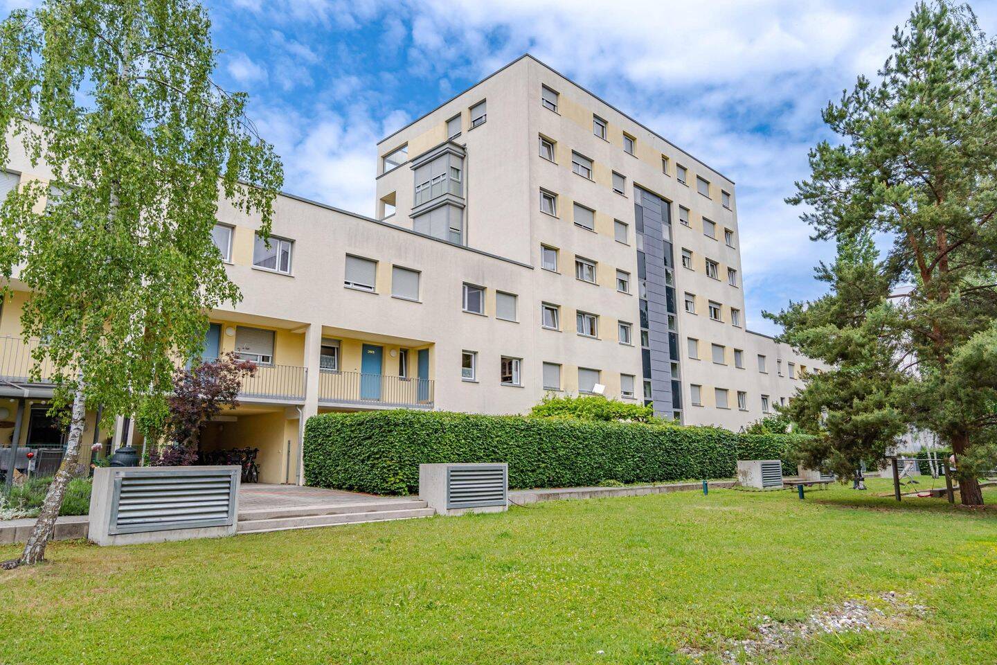 Barrierefreie Erdgeschosswohnung mit zwei Gartenbereichen & Tiefgaragenstellplatz in Milbertshofen, 80933 München (Feldmoching-Hasenbergl Milbertshofen-Am Hart)