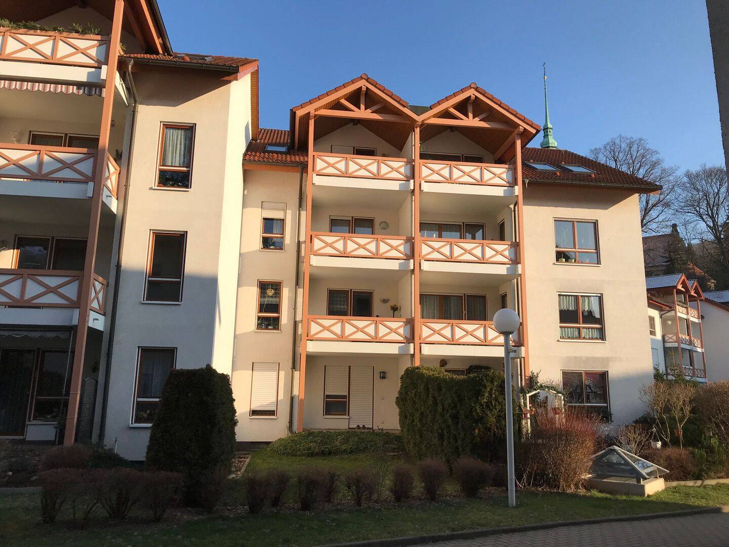 Sonnige, freiwerdende 2-Zimmer-Wohnung mit Südwest-Balkon und Tiefgarage, 1705 Freital