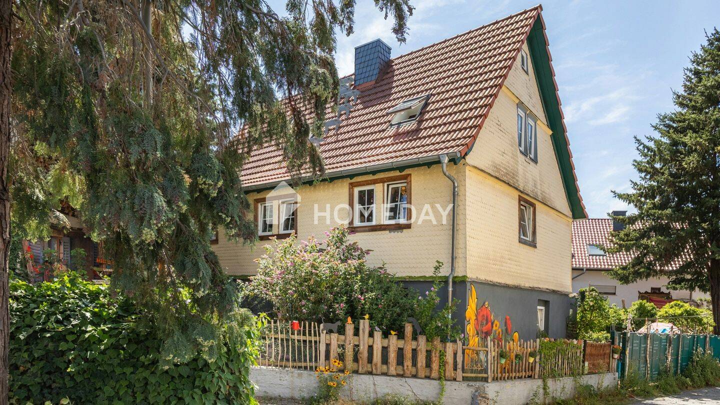 Charmantes Fachwerkhaus mit modernem Wohnkomfort, drei Garagen und liebevoll gestaltetem Garten, 63571 Gelnhausen