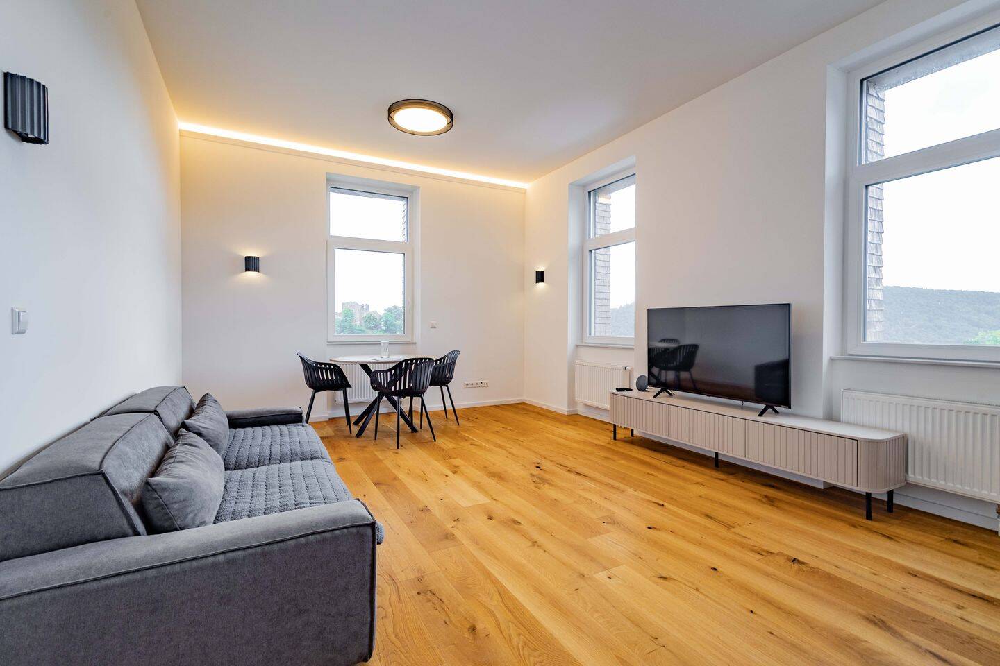 Ausblick Badenweiler * Saniertes und möbliertes 2-Zi-Apartment * 42 qm * Traumaussicht, 79410 Badenweiler