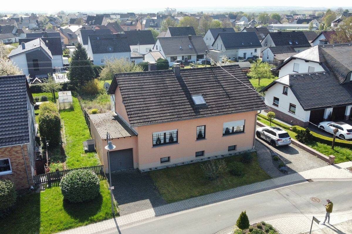 Zweifamilienhaus mit vielseitigen Nutzungsmöglichkeiten in schöner Lage von Badem, 54657 Badem