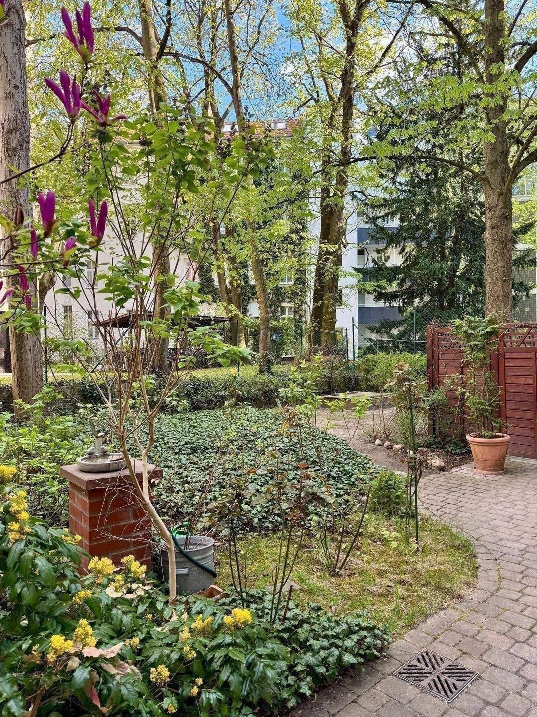 Stuck. Kamin. Dielen. Loggia. – Altbauperle mit ca. 120 m² und großem Potenzial in Steglitz, 12163 Berlin (Steglitz-Zehlendorf Friedenau Steglitz)